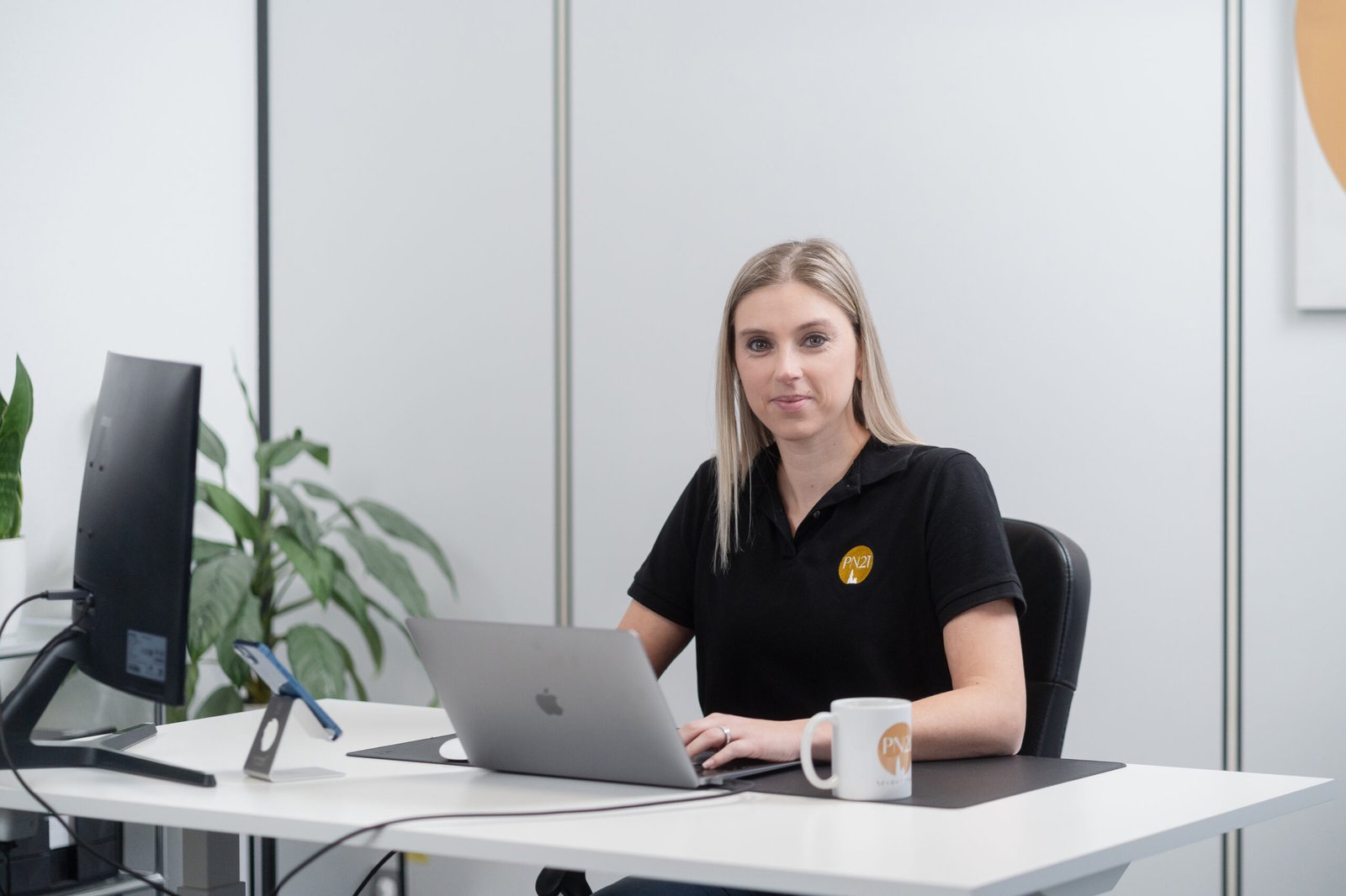 Mit unserem Team aus Marketingexperten, Fotografen und Videografen sorgen wir dafür, dass dein Betrieb professionell präsentiert wird – mit Werbeanzeigen, die genau die richtigen Menschen ansprechen.